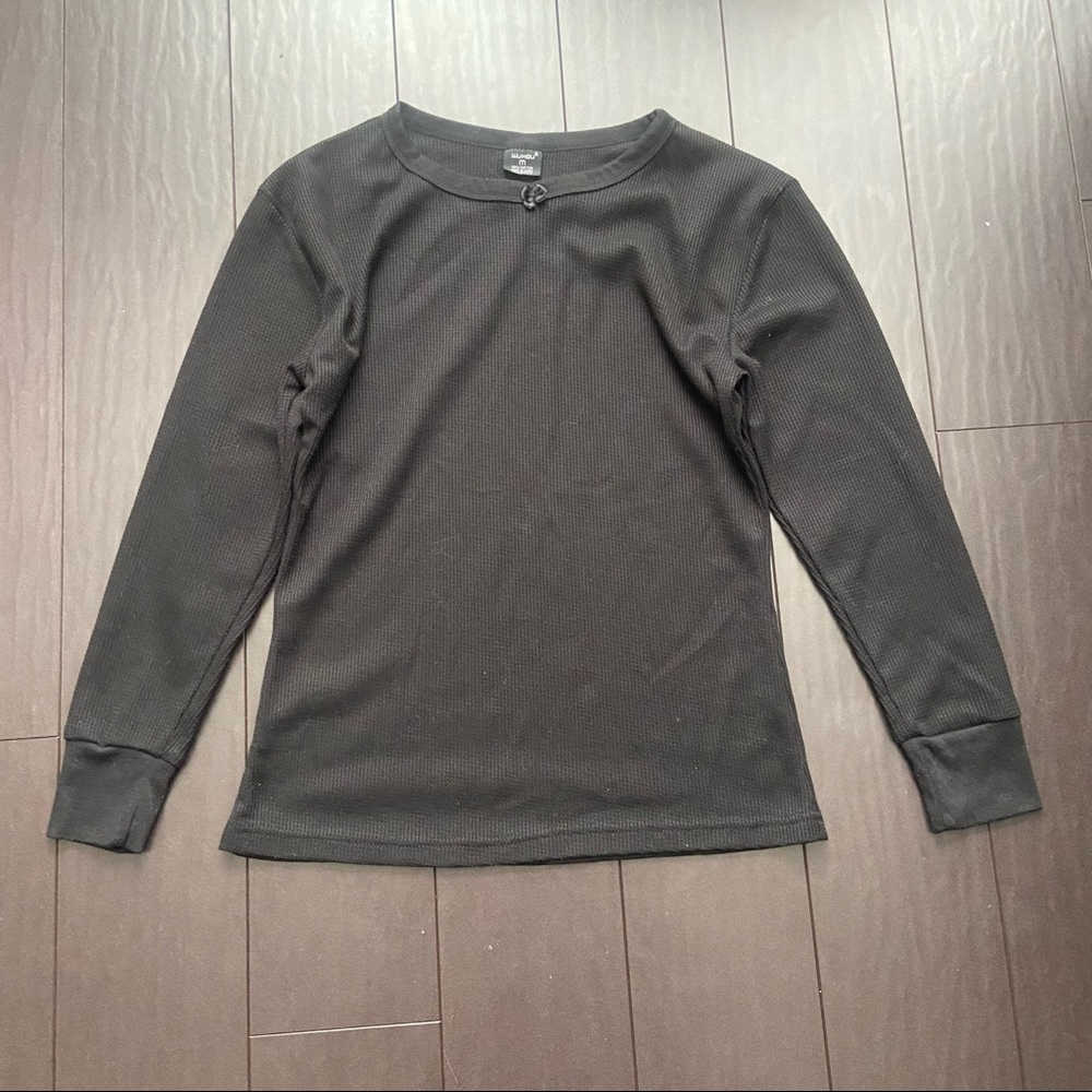 Wuhou women’s black long sleeve thin thermal shirt size M EUC